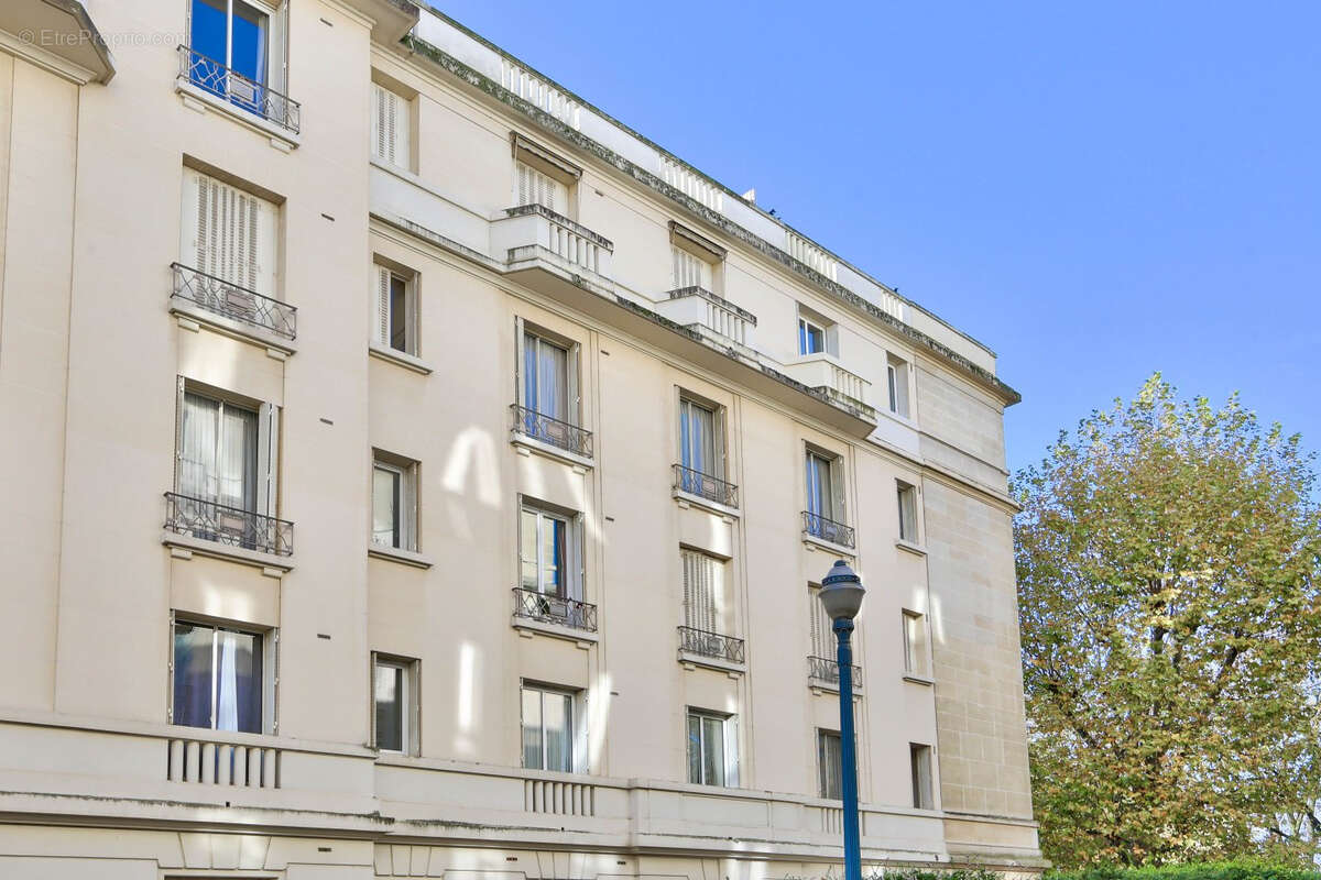 Appartement à PARIS-16E