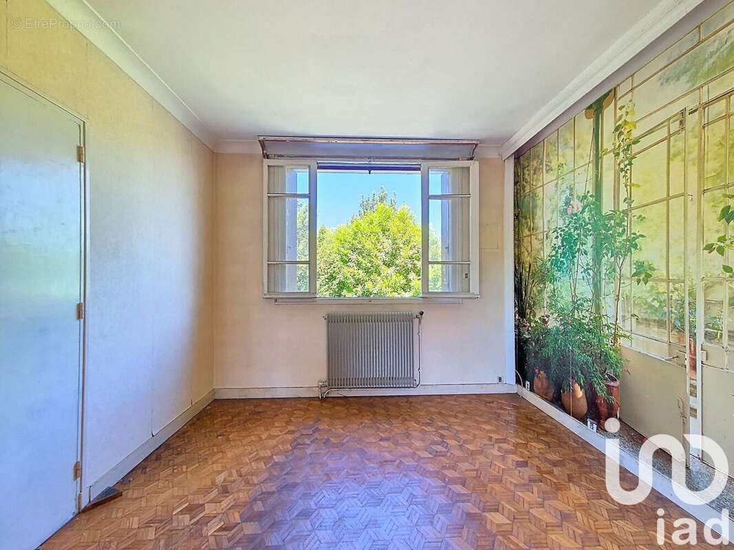 Photo 3 - Maison à LE MESNIL-SAINT-DENIS