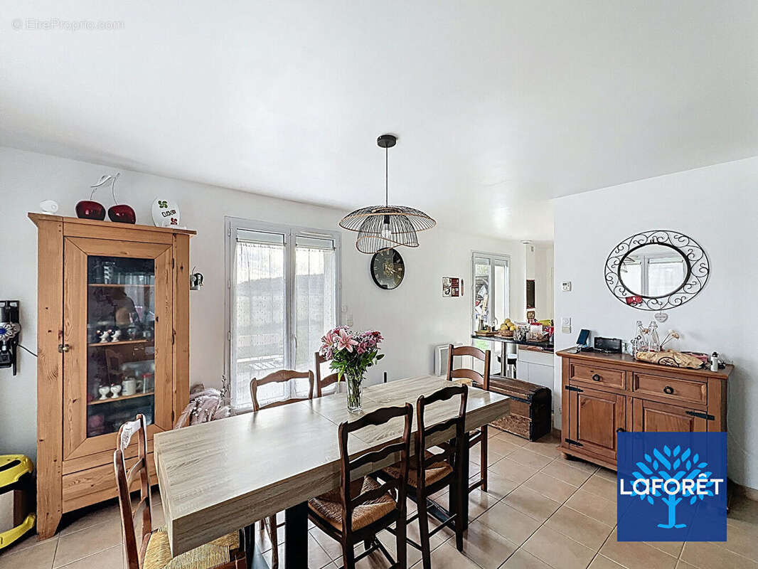 Maison à D'HUISON-LONGUEVILLE