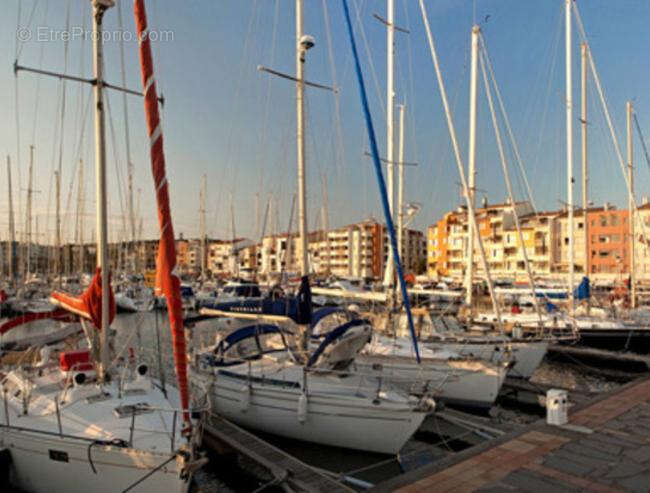 Commerce à AGDE