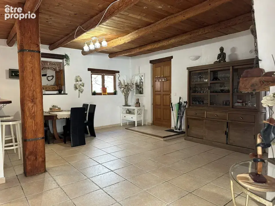 Villa 5 pièces de 128 m2 avec très grande terrasse, parking et terrains. - photo 4