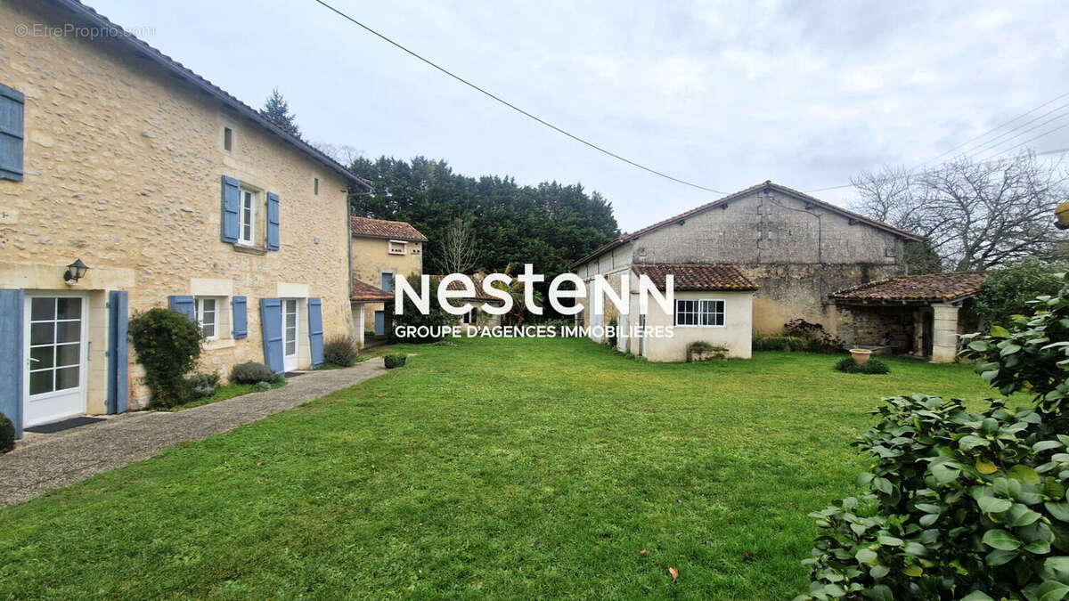 Maison à LA ROCHEBEAUCOURT-ET-ARGENTINE