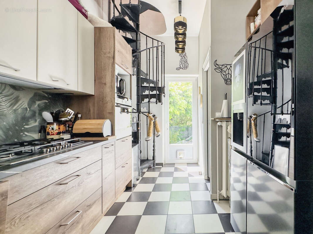 Appartement à NEUVILLE-SUR-SAONE