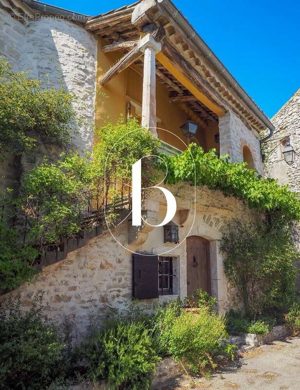 Maison à LUSSAN