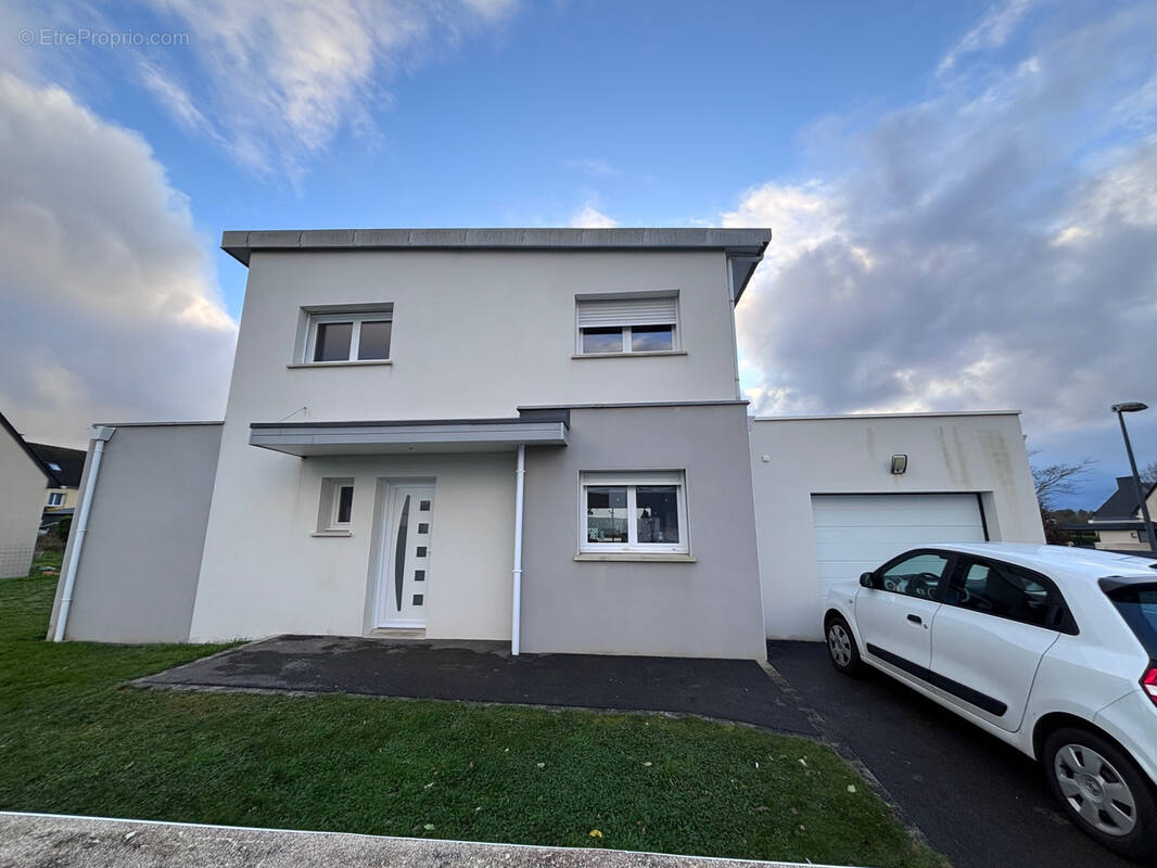 Maison à SAINT-EVARZEC