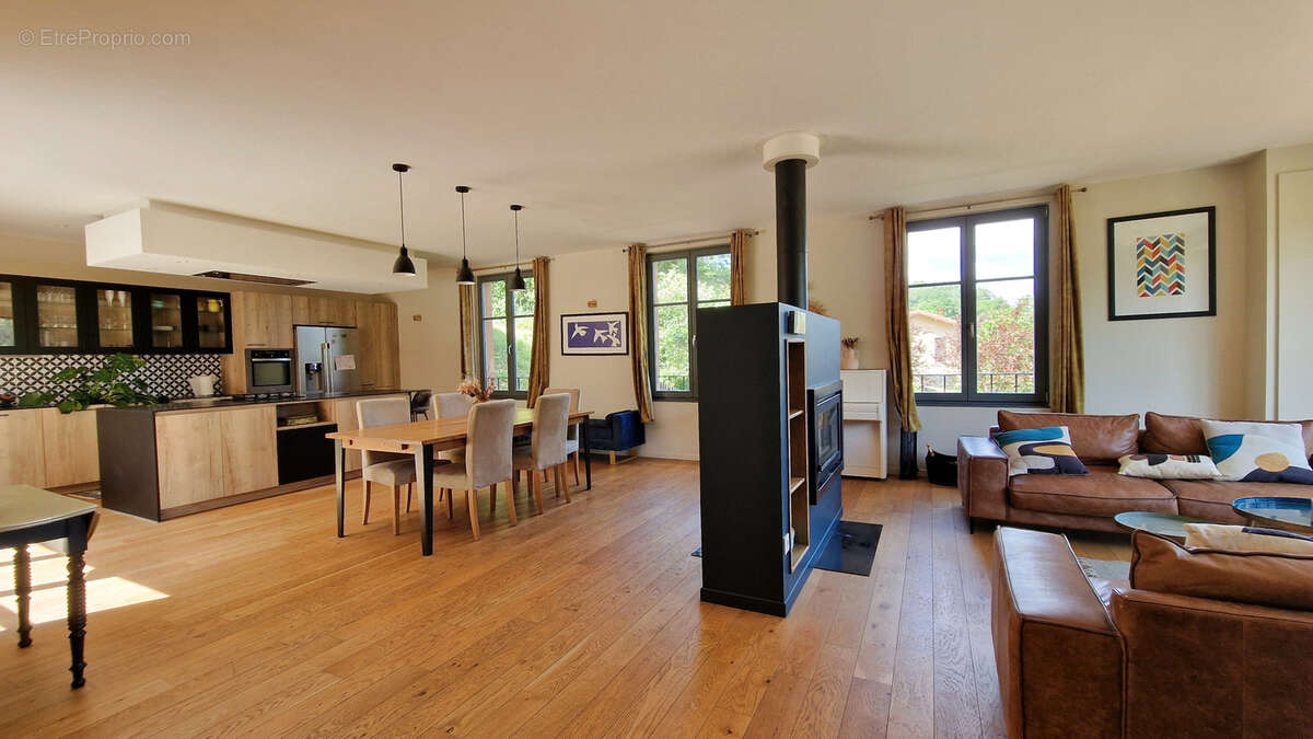 Maison à POLEYMIEUX-AU-MONT-D&#039;OR