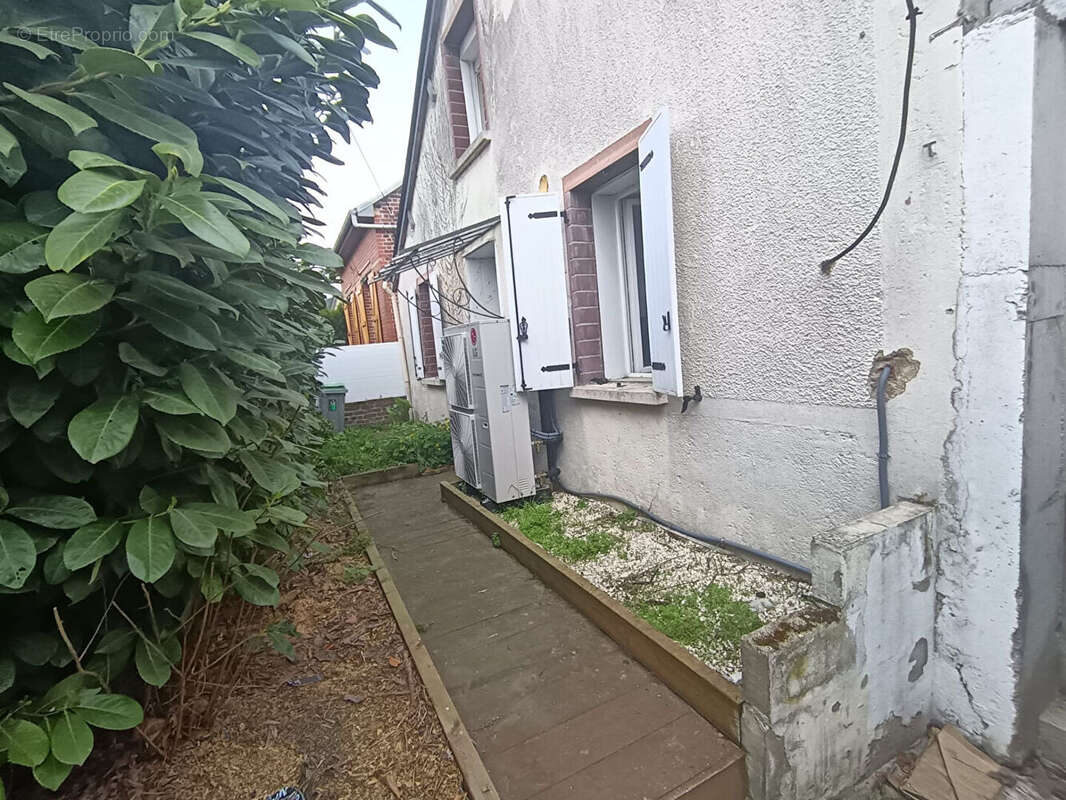 Maison à VILLENEUVE-SAINT-GERMAIN