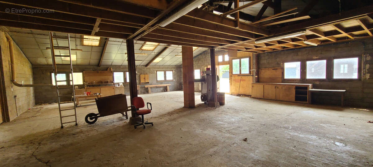 Site d'activité   ateliers, bureaux, stationnement et stockage - photo 2