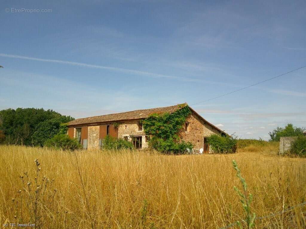 Grange Rénovée : Comprenant 4 Chambres et Terrain de 4382m² - photo 33