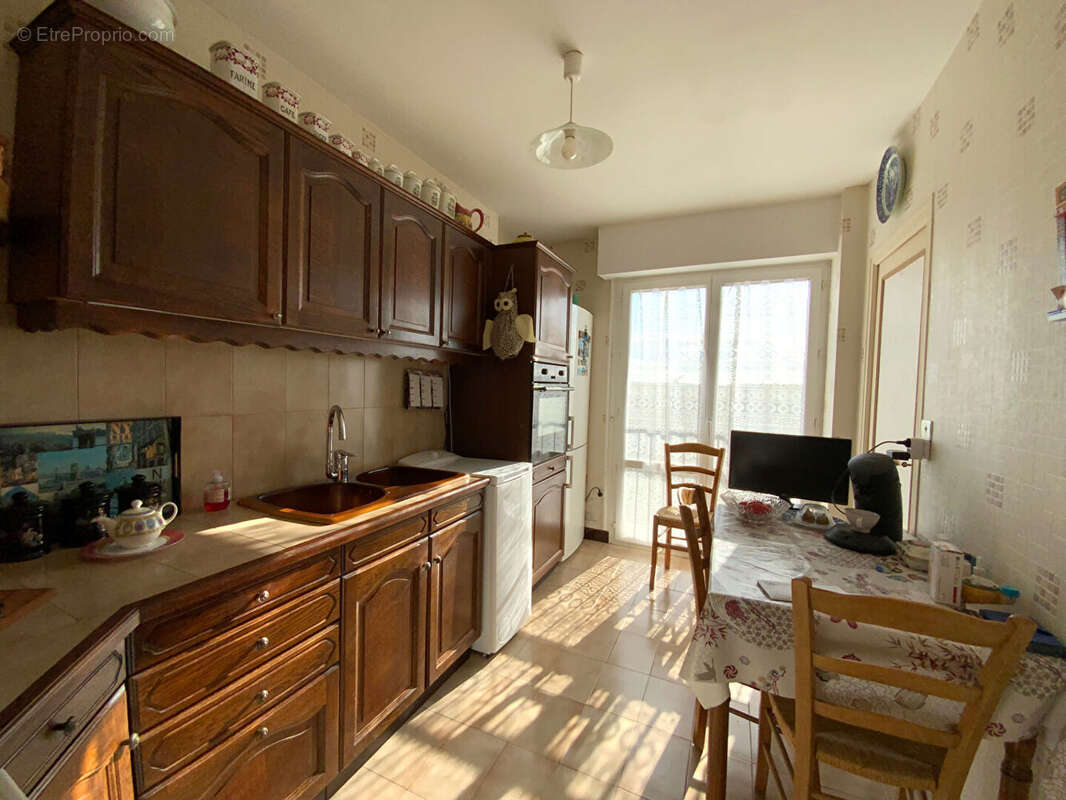 A deux pas du centre, appartment t4 traversant de 74m² - photo 6