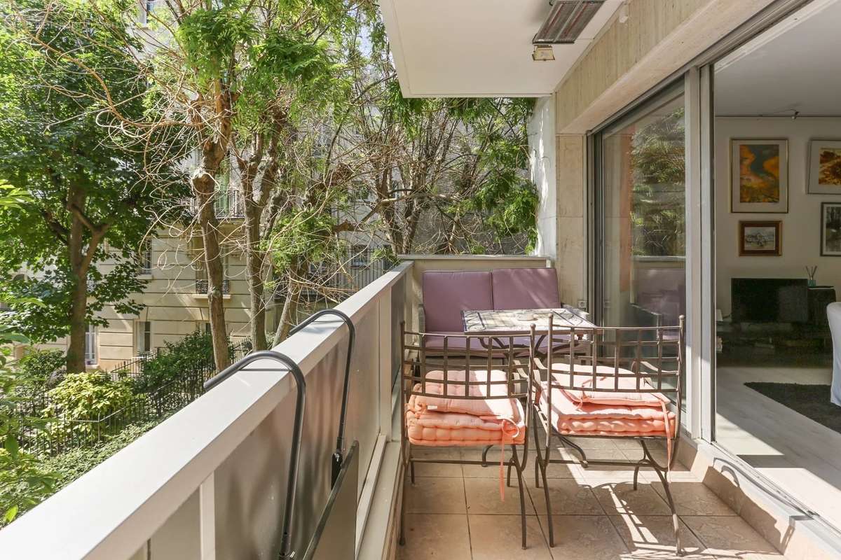 Appartement à NEUILLY-SUR-SEINE