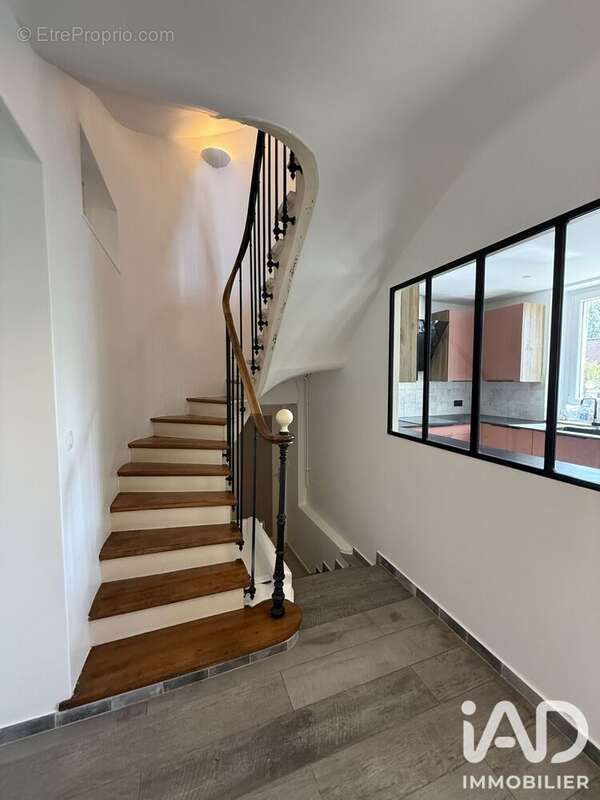 Maison 185 m² à Crecy-La-Chapelle  - photo 7
