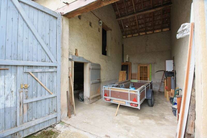 Maison de village, proche des commodités - photo 2