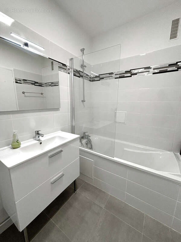 À vendre   Spacieux F4 avec balcons cave et box en sous sol    BAS Montmorency (Avenue de la Division Leclerc) - photo 4