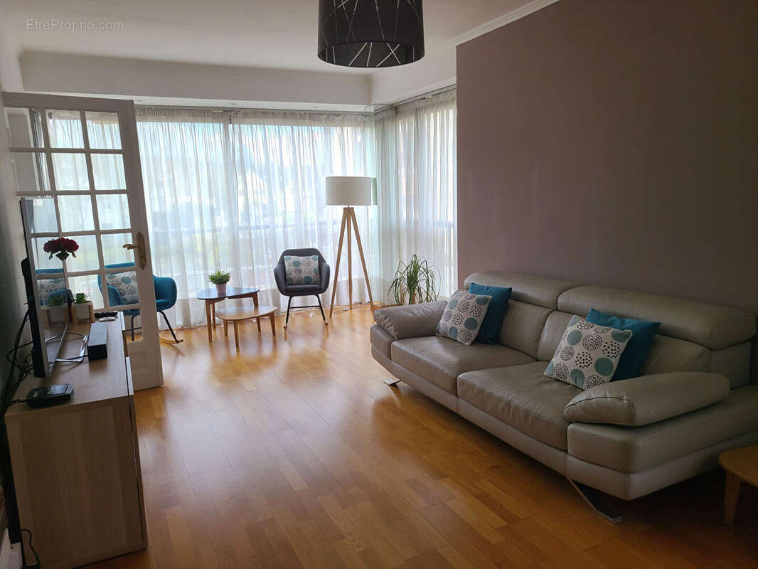 Appartement à FONTENAY-LE-FLEURY