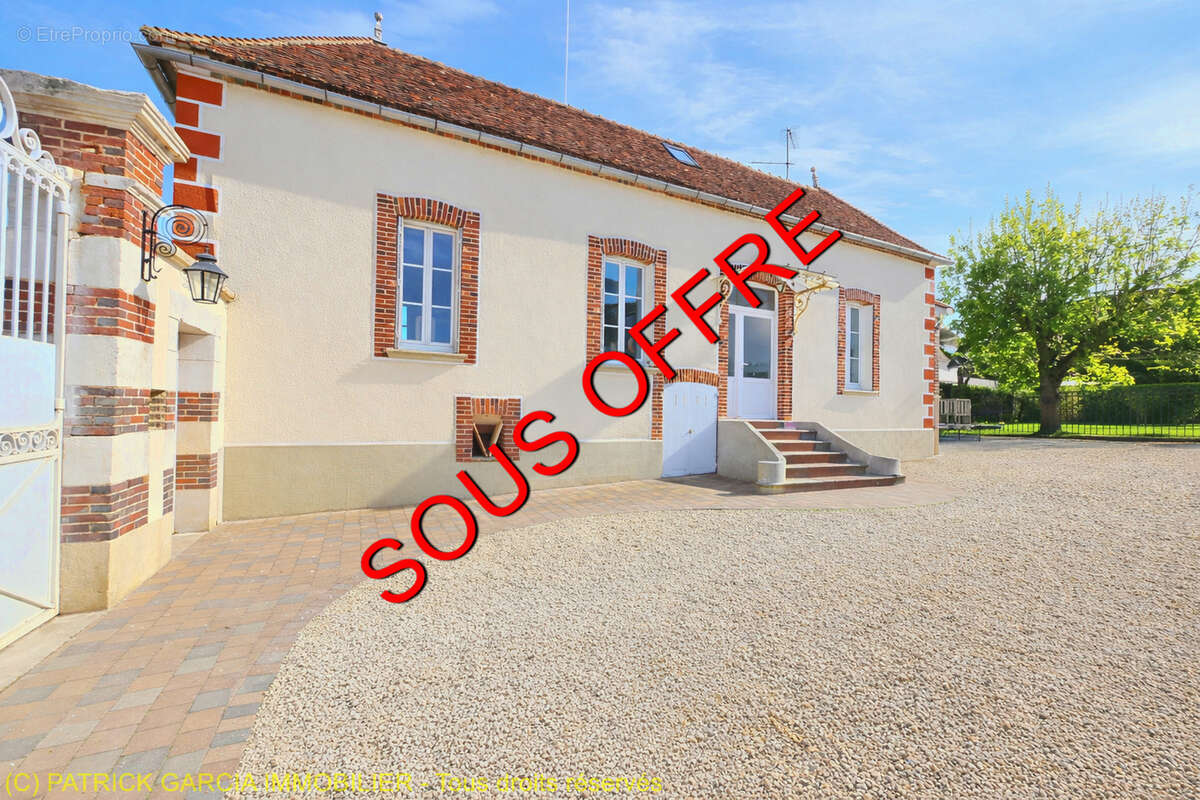 Maison à MONT-SAINT-SULPICE