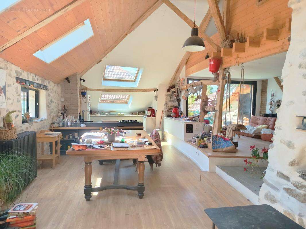 Maison 121 m² à La Roche-Des-Arnauds  - photo 4