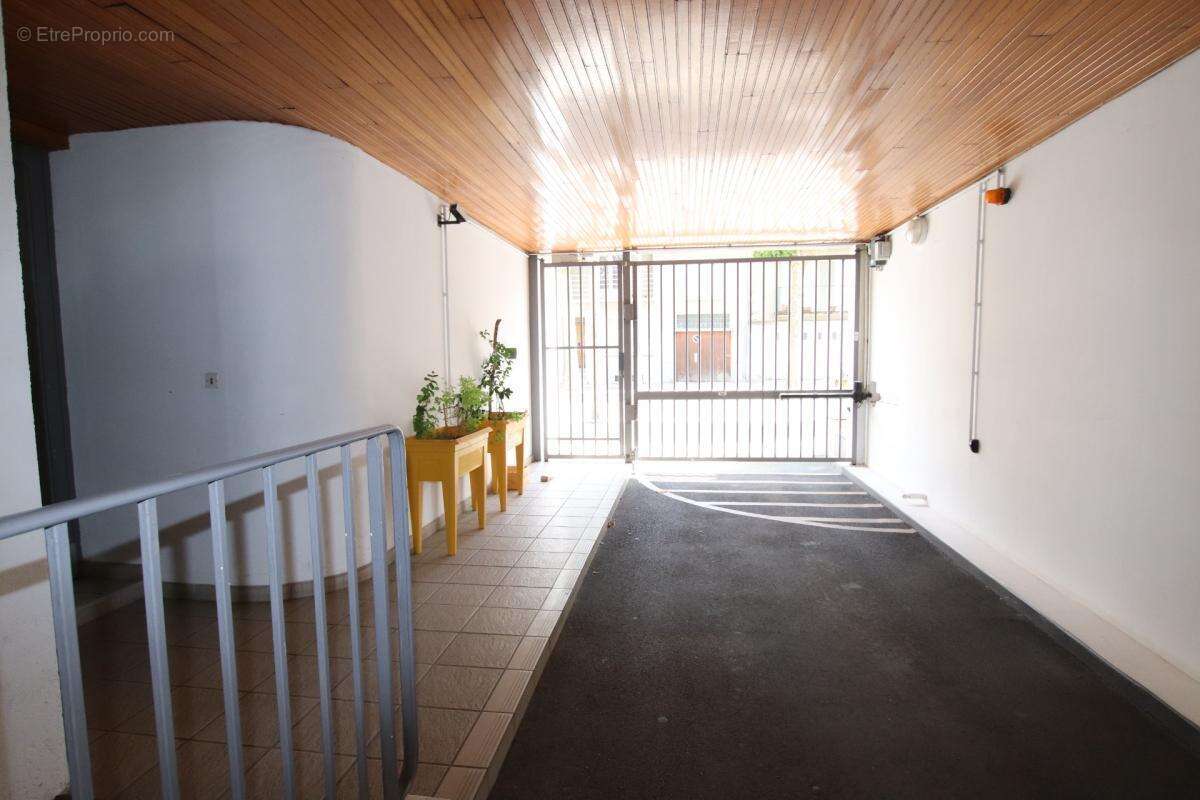 ORLEANS, secteur proche faubourg bannier, à 6' à pied de la gare appartement de plus de 100m2, 3 chambres à rafraichir - photo 16
