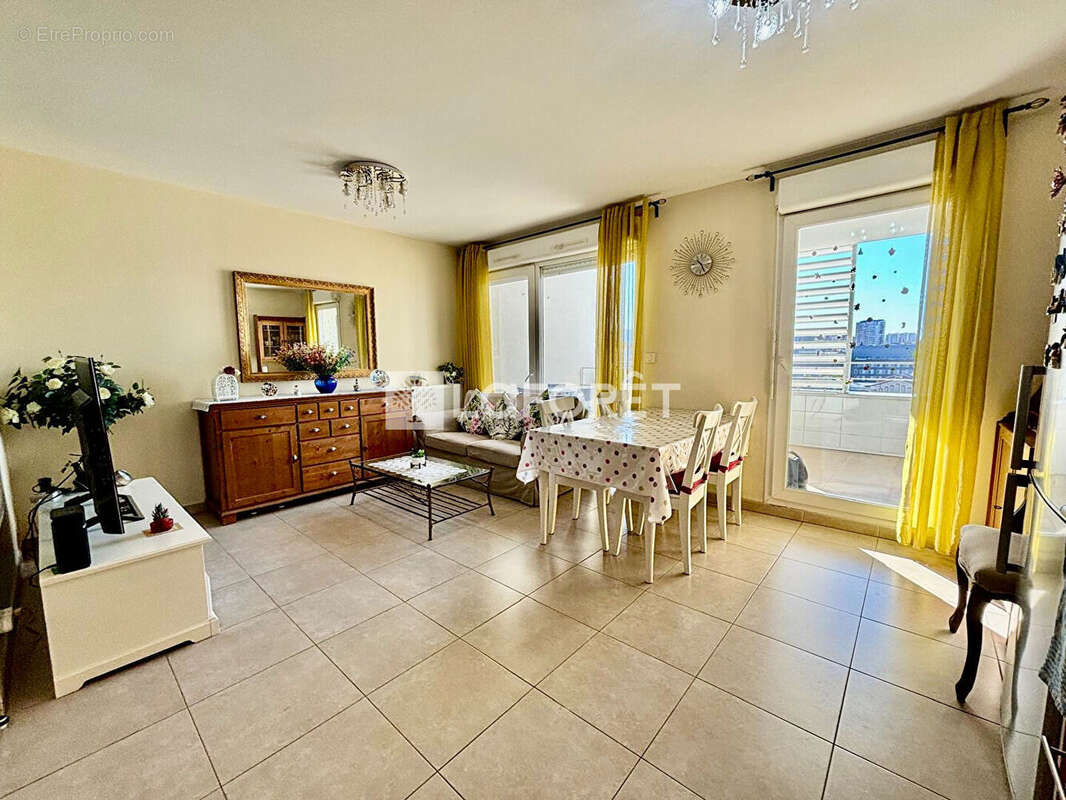 Appartement à MARSEILLE-2E