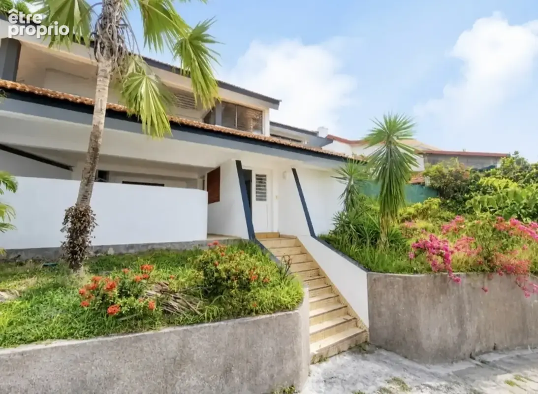 A vendre - Fort de France – Quartier Didier - Maison d'architecte – 7 Pièces – 4 Chambres + Petit T2 Indépendant - photo 12