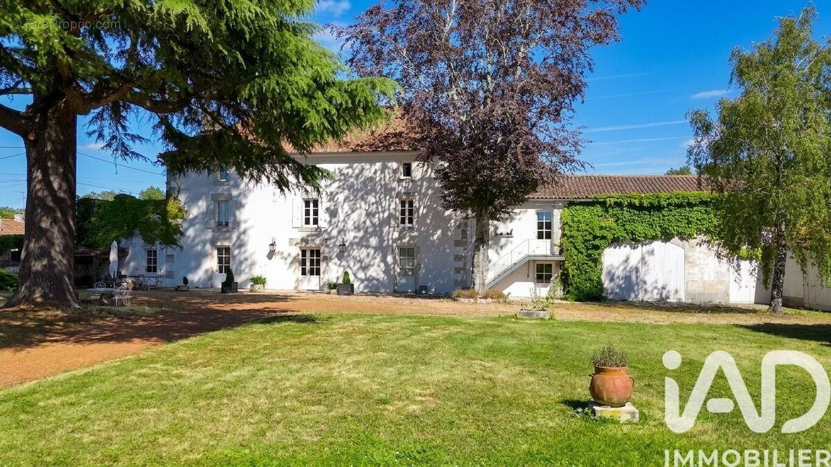 Photo 1 - Maison à BOURG-CHARENTE