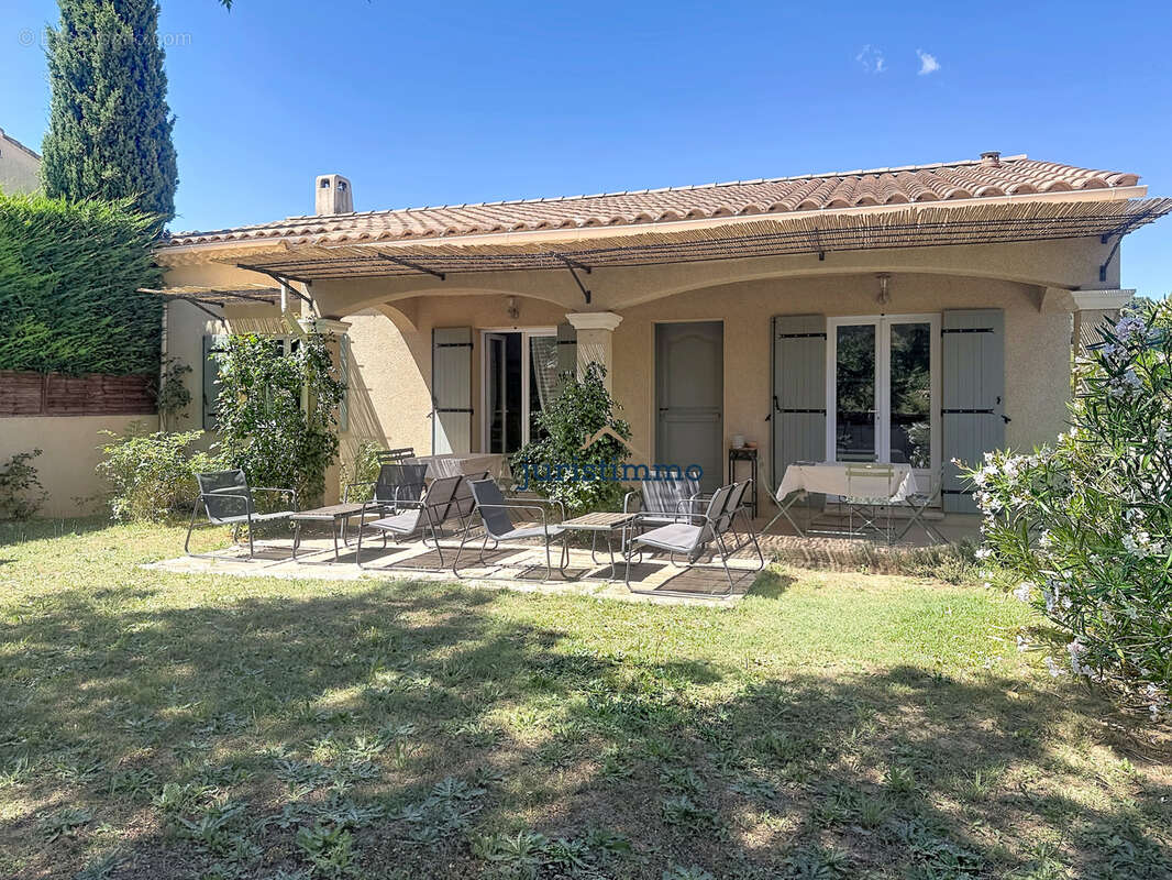 A 1,5 kms du centre ville-maison de plain-pied-3 chambres-piscine-520 m2 de terrain - photo 2