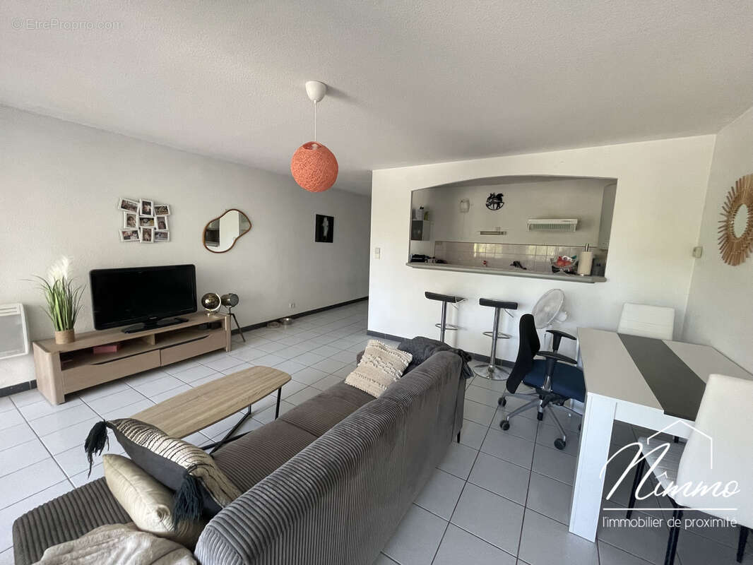 Nimes saint cesaire grand appartement de type 2 avec cave et terrasse en exclusivite - photo 2