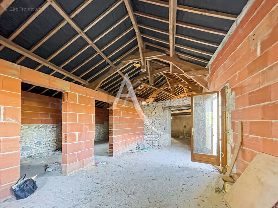 Maison à MONTAIGU-DE-QUERCY