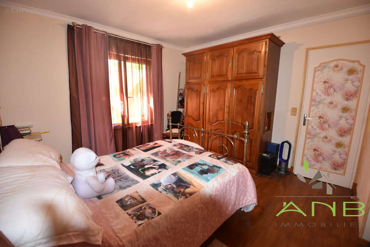 Maison à SAINT-PARDOUX-LA-RIVIERE