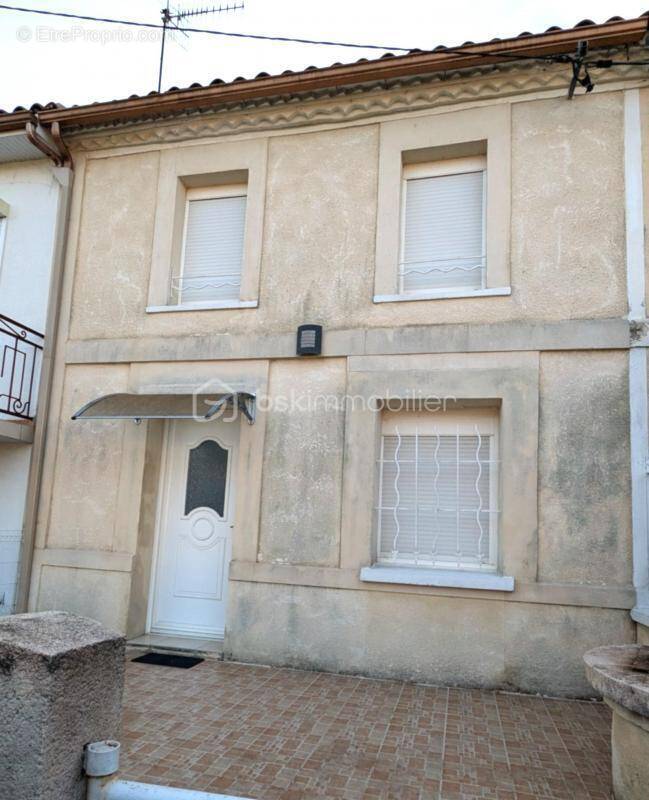 Maison à SAINT-FRONT-DE-PRADOUX