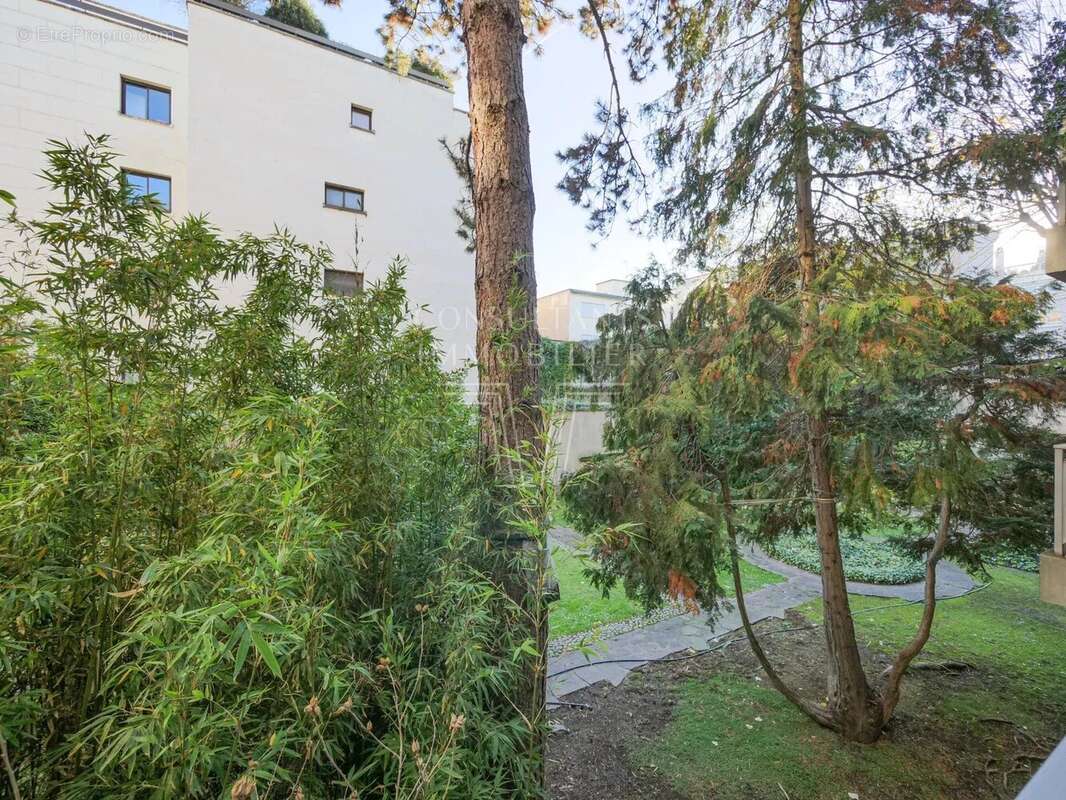 Appartement à NEUILLY-SUR-SEINE