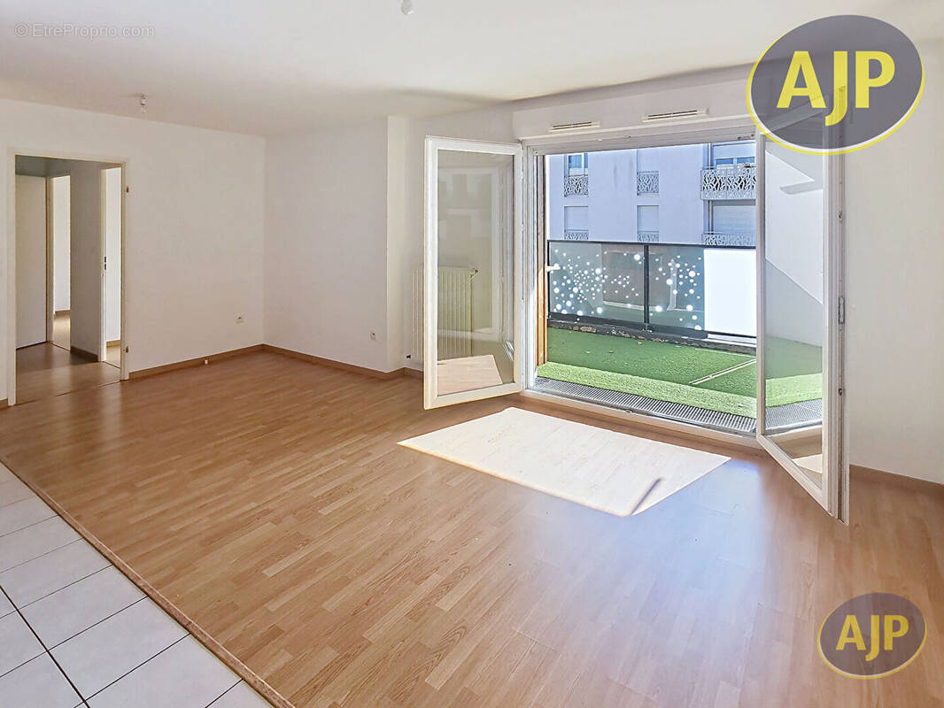 Appartement à SAINTE-LUCE-SUR-LOIRE