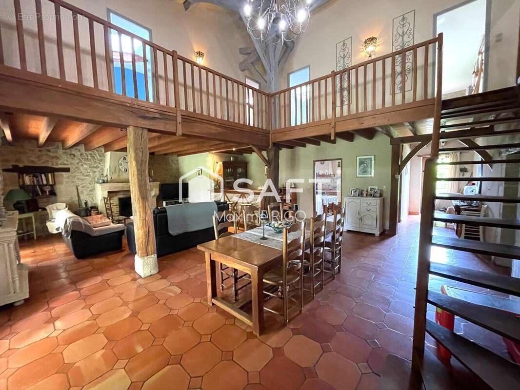 Maison 239 m² à Taillecavat  - photo 4