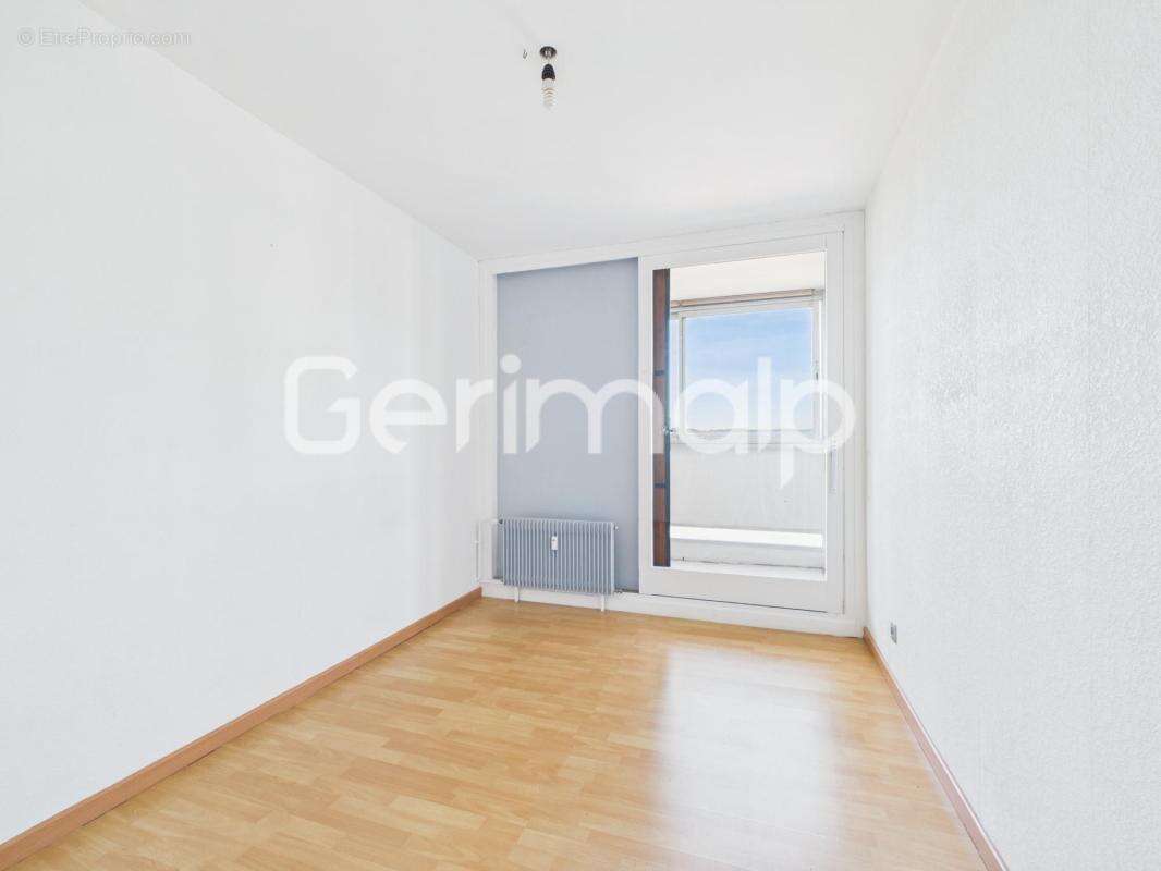 Vente - Appartement - 4 pièces + cuisine - 84 m² - 359 000 € - - photo 12
