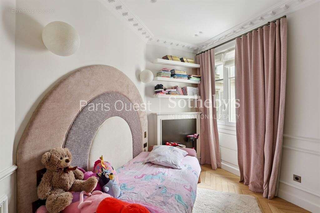 Appartement à NEUILLY-SUR-SEINE