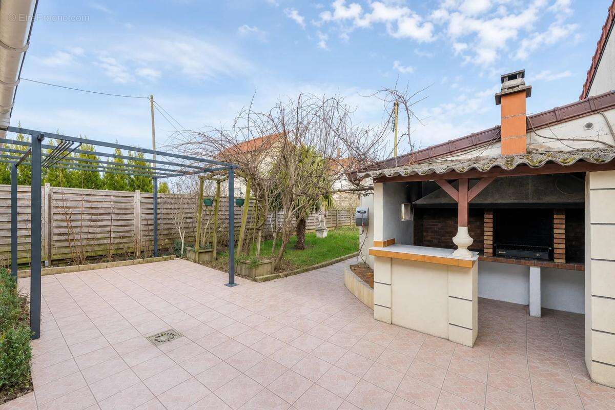 Maison lumineuse 5 pièces avec jardin - photo 7