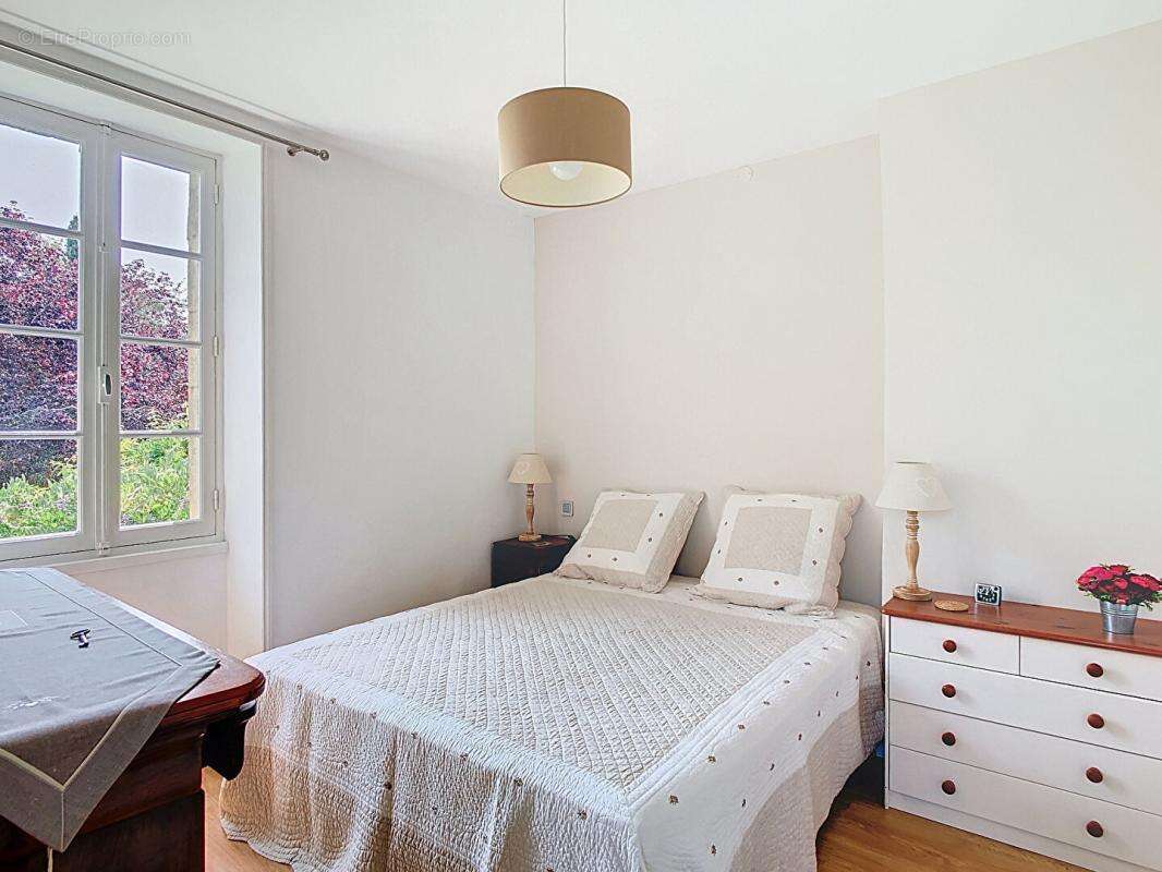 Maison lumineuse avec 4 chambres et piscine - photo 11