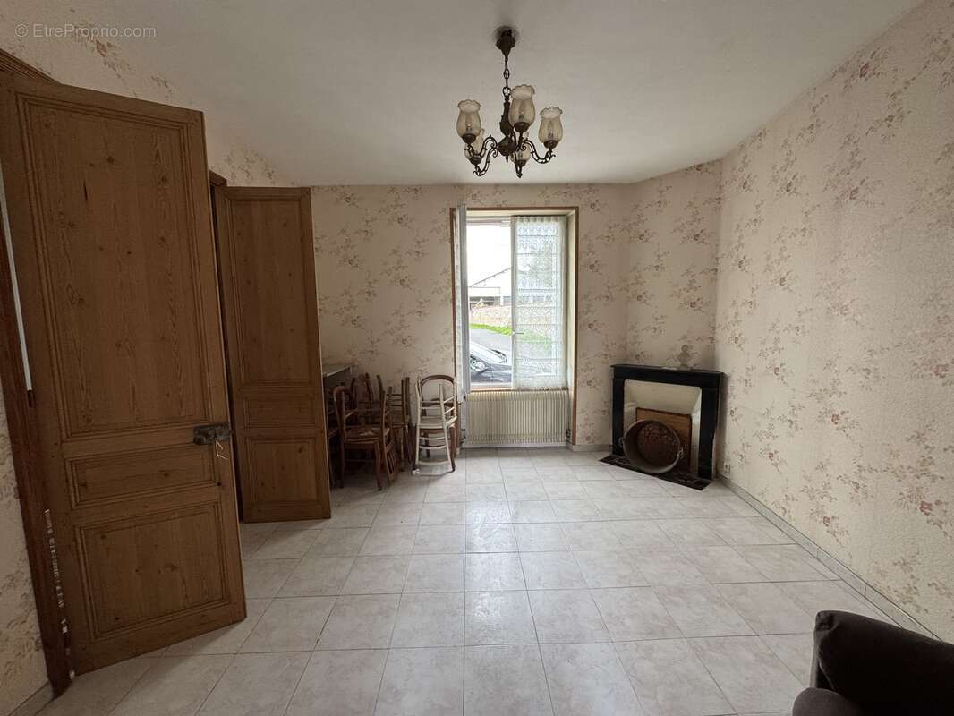 Maison à BARBEZIEUX-SAINT-HILAIRE