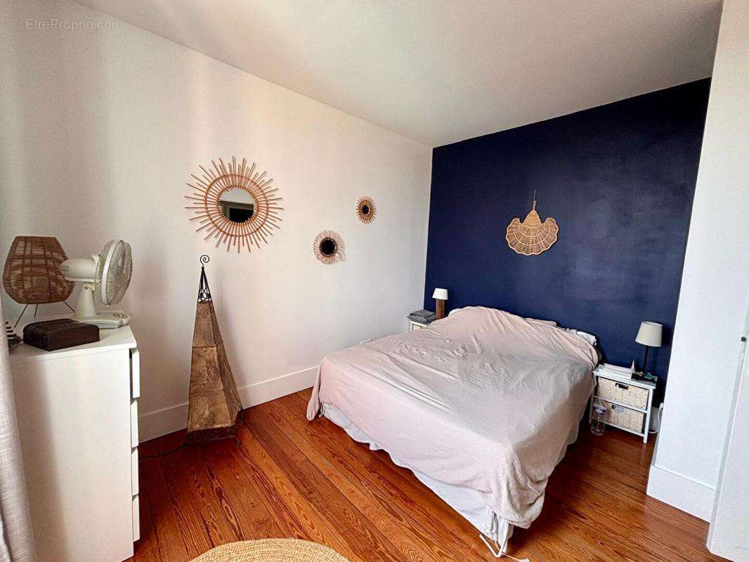 Maison de ville de 146 m² avec piscine, dépendance et stationnement à proximité - photo 7