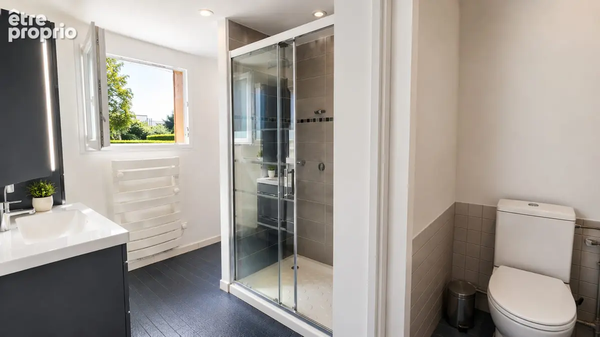 Maison Idéalement située avec combles aménageables et terrain. - photo 6
