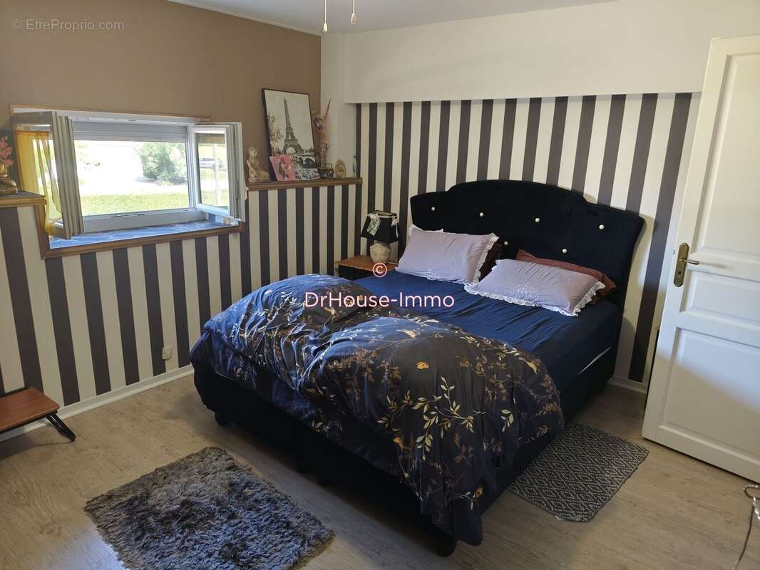 Maison 205 m² à Loupiac-De-La-Reole  - photo 16