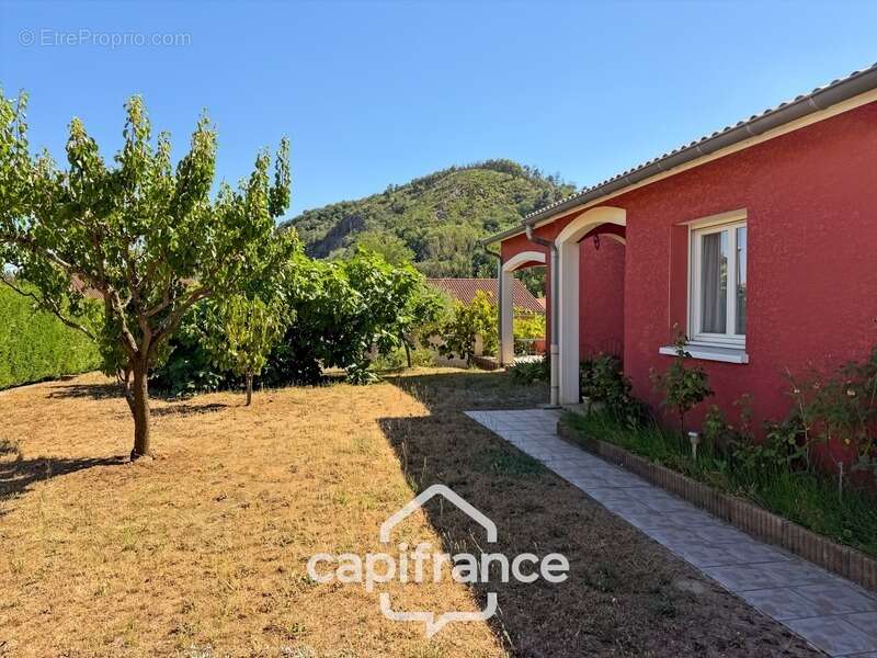 Maison à vendre  de plain-pied avec 6 pièces à SAINT UZE (26) - photo 3