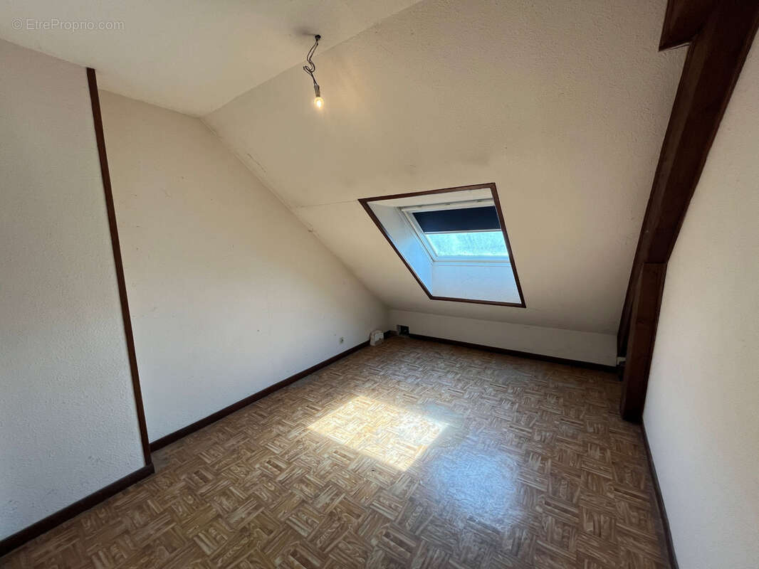SIMANDRE Proche commerces: villa et dépendances - photo 21