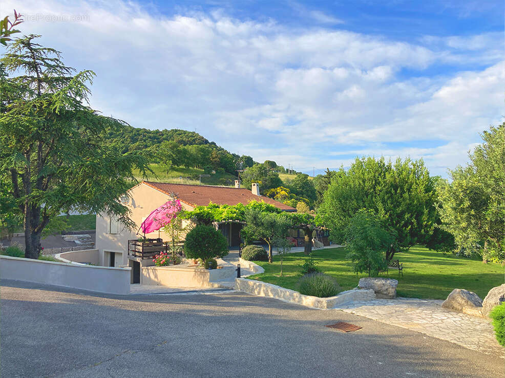 Maison à MONTELIMAR