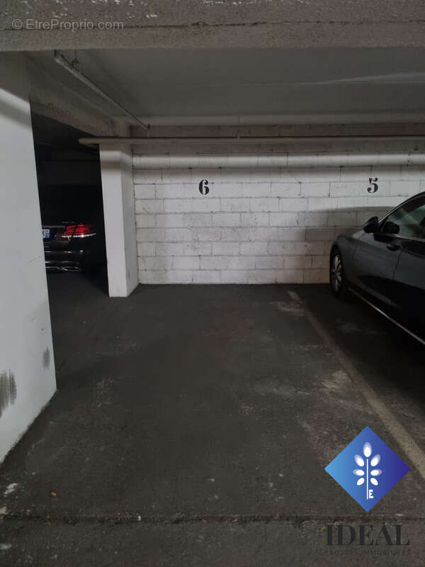 Parking à PARIS-12E