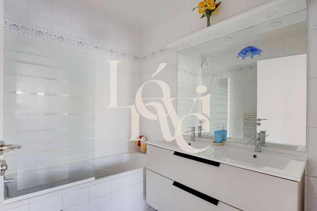 Appartement à CHARENTON-LE-PONT