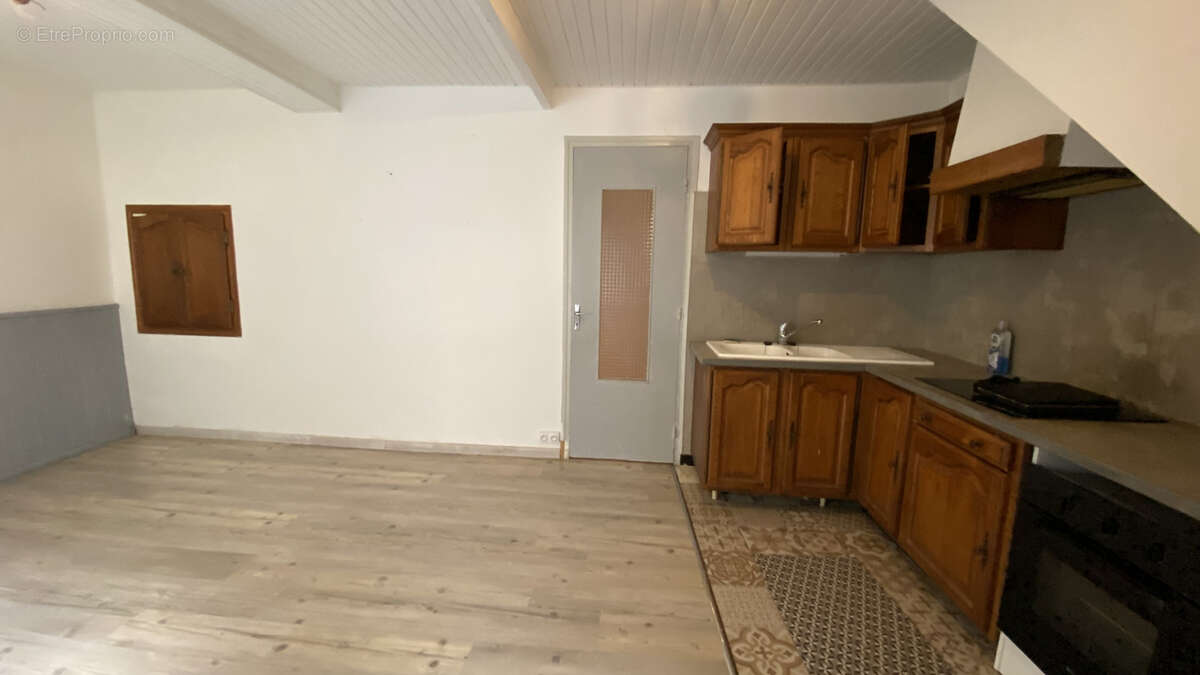 A vendre maison de village de 78 m2 avec balcon et terrasse à Caunes-Minervois - photo 3
