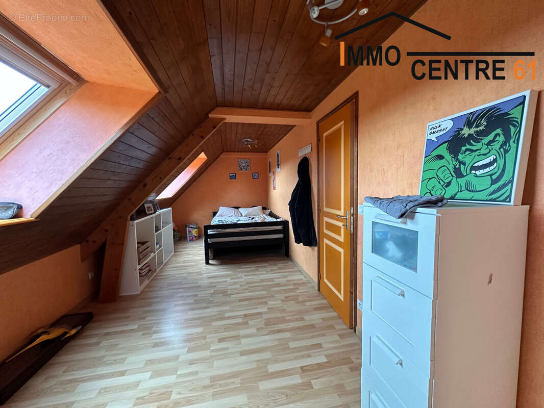Maison d'architecte 5 chambres et un gîte de 64m2 sur un terrain de 5527m2 arboré. - photo 24