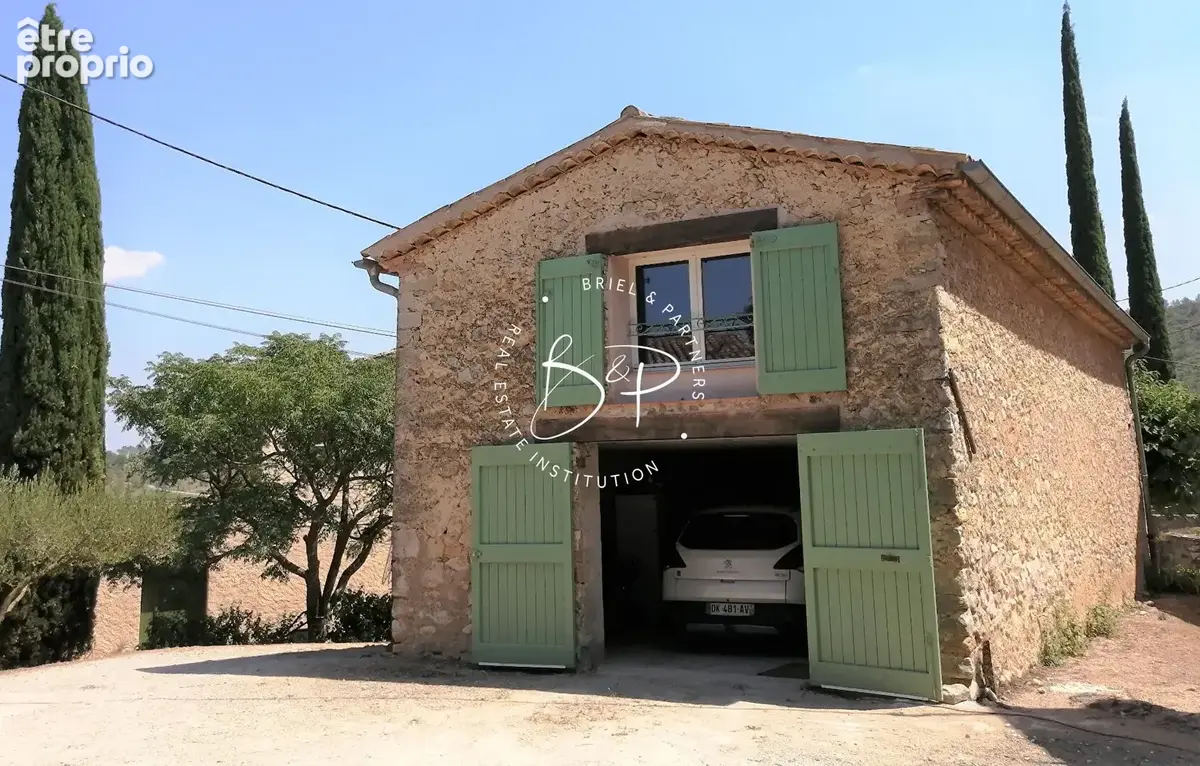 CARCES à VENDRE Bastide et bergerie en pierre au coeur d'un hameau provençal  4 chambres piscine garage sur  3300 m² de terrain  - photo 18
