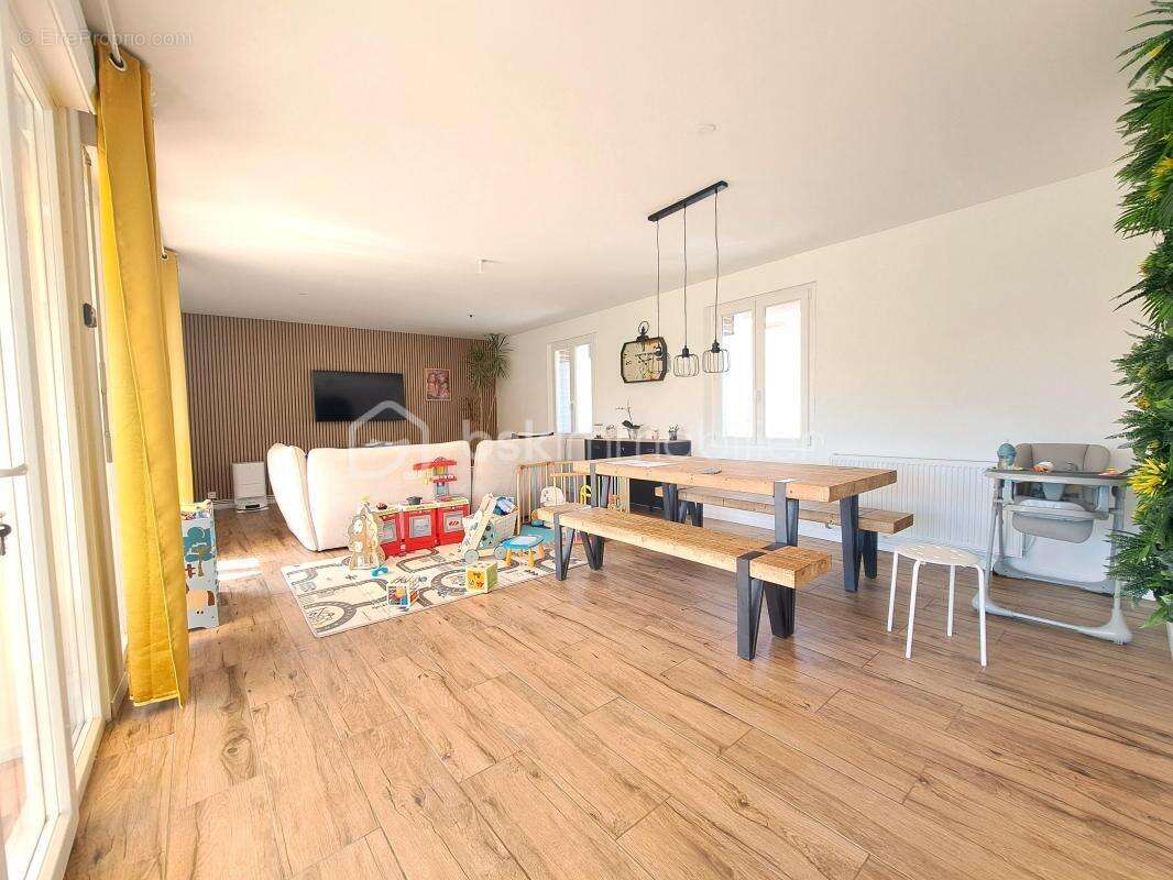 Maison en briques avec entree sous porche avec garage et jardin a 5 minutes de la gare d'abbeville - photo 3